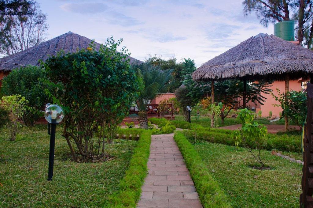 Edena Kely Hotel Mahajanga Buitenkant foto