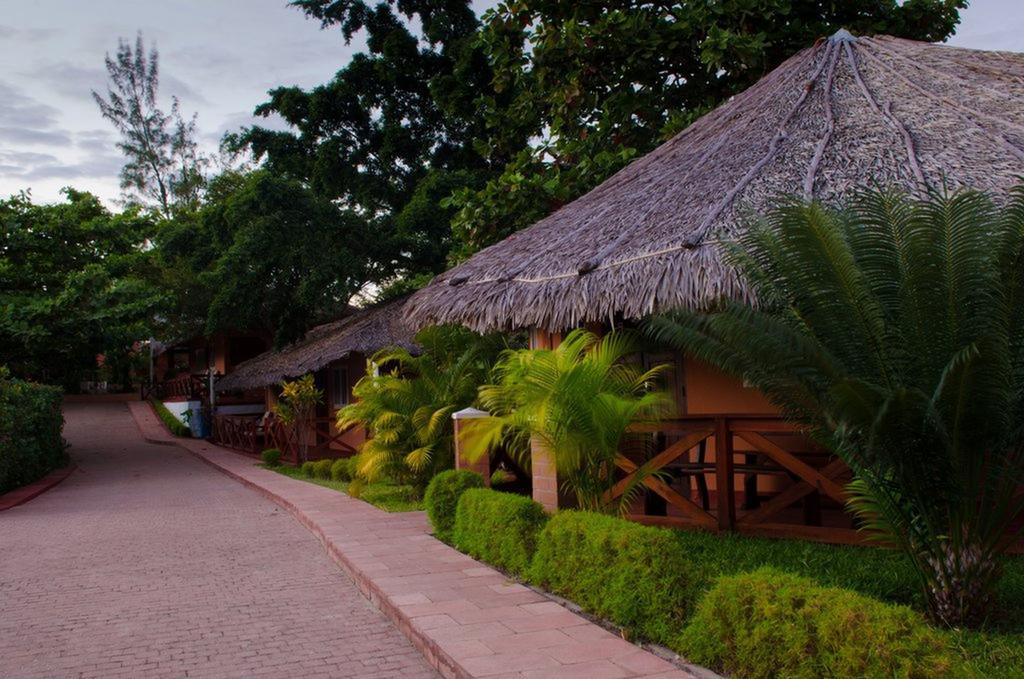 Edena Kely Hotel Mahajanga Buitenkant foto