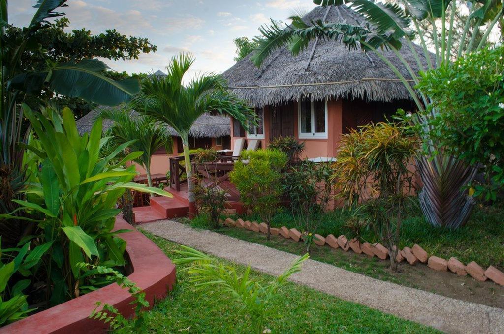 Edena Kely Hotel Mahajanga Buitenkant foto