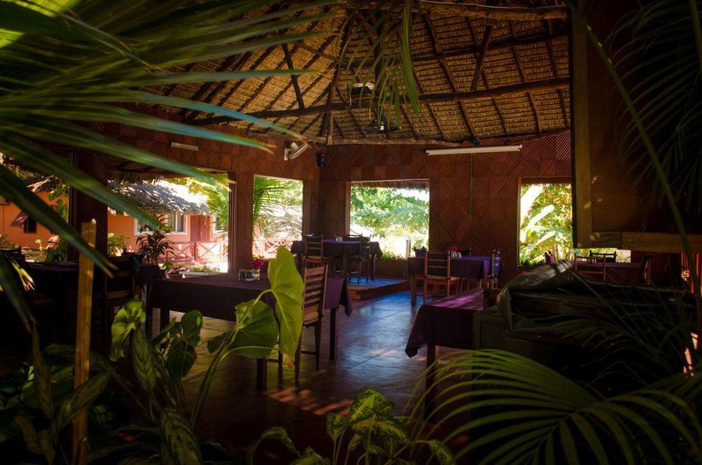 Edena Kely Hotel Mahajanga Buitenkant foto
