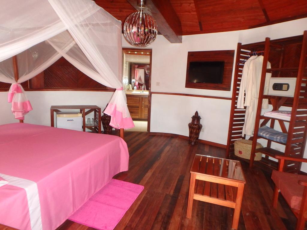 Edena Kely Hotel Mahajanga Buitenkant foto