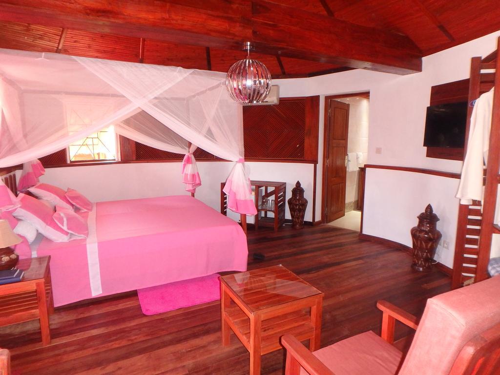 Edena Kely Hotel Mahajanga Buitenkant foto