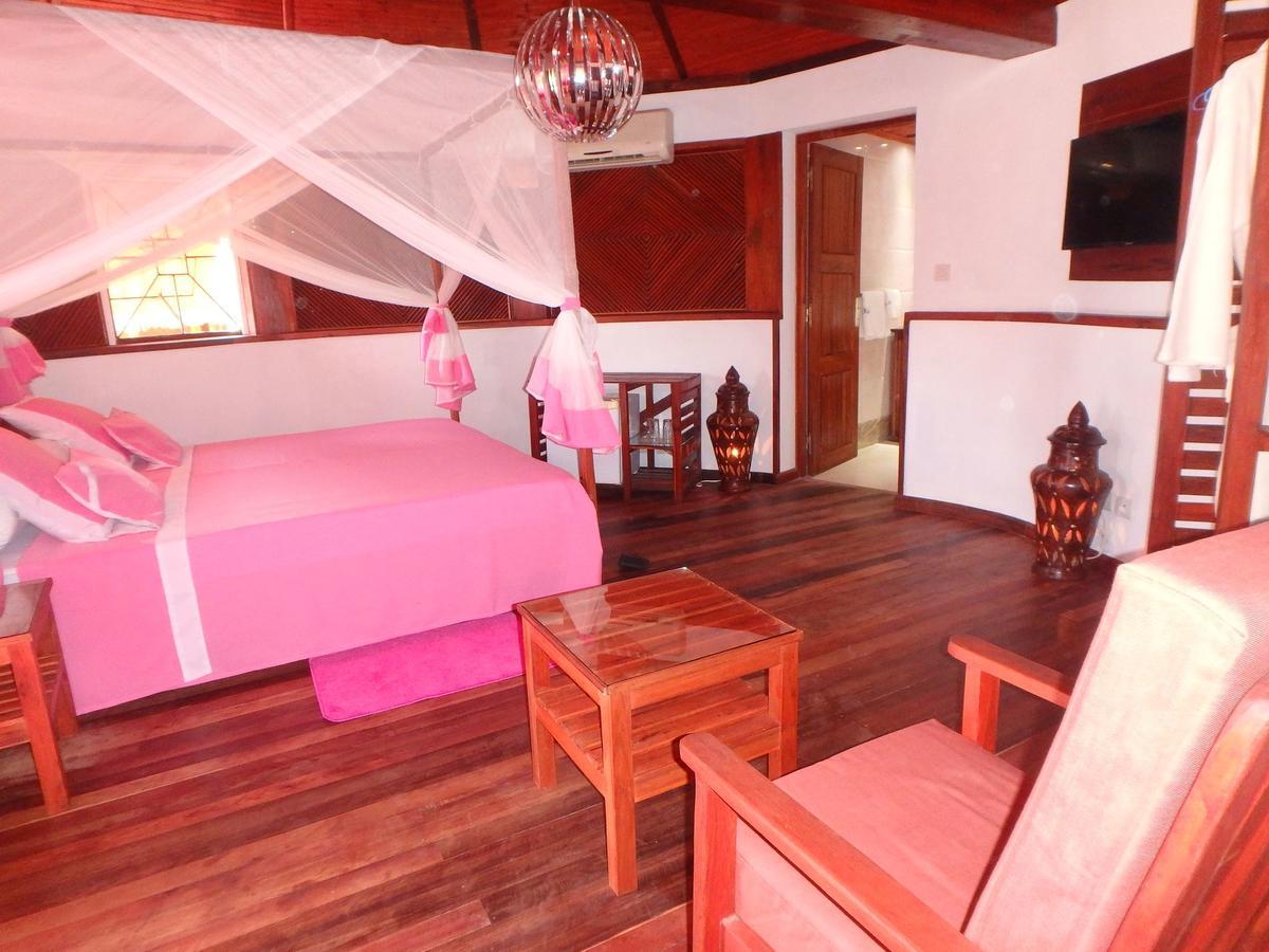 Edena Kely Hotel Mahajanga Buitenkant foto