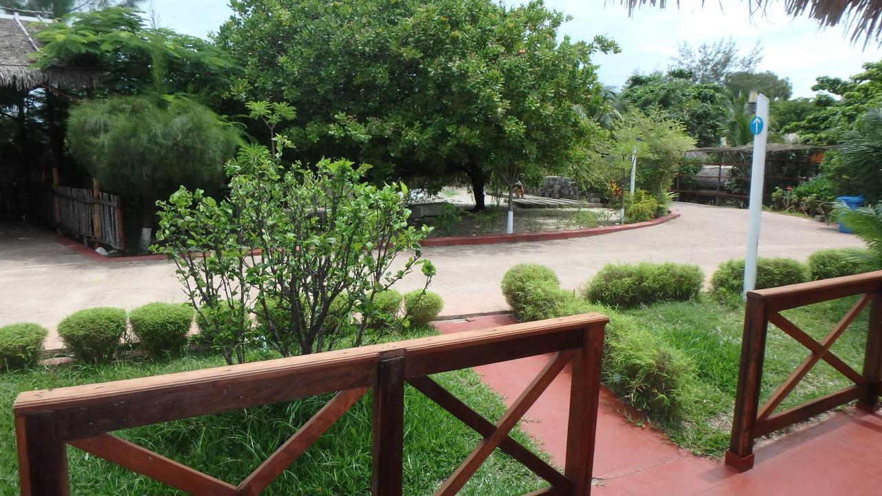 Edena Kely Hotel Mahajanga Buitenkant foto