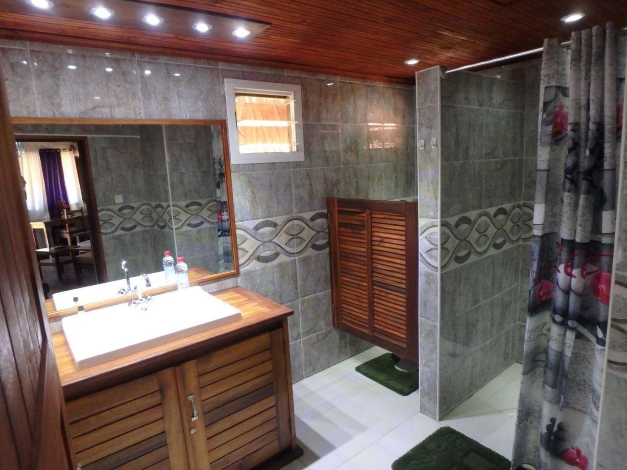 Edena Kely Hotel Mahajanga Buitenkant foto